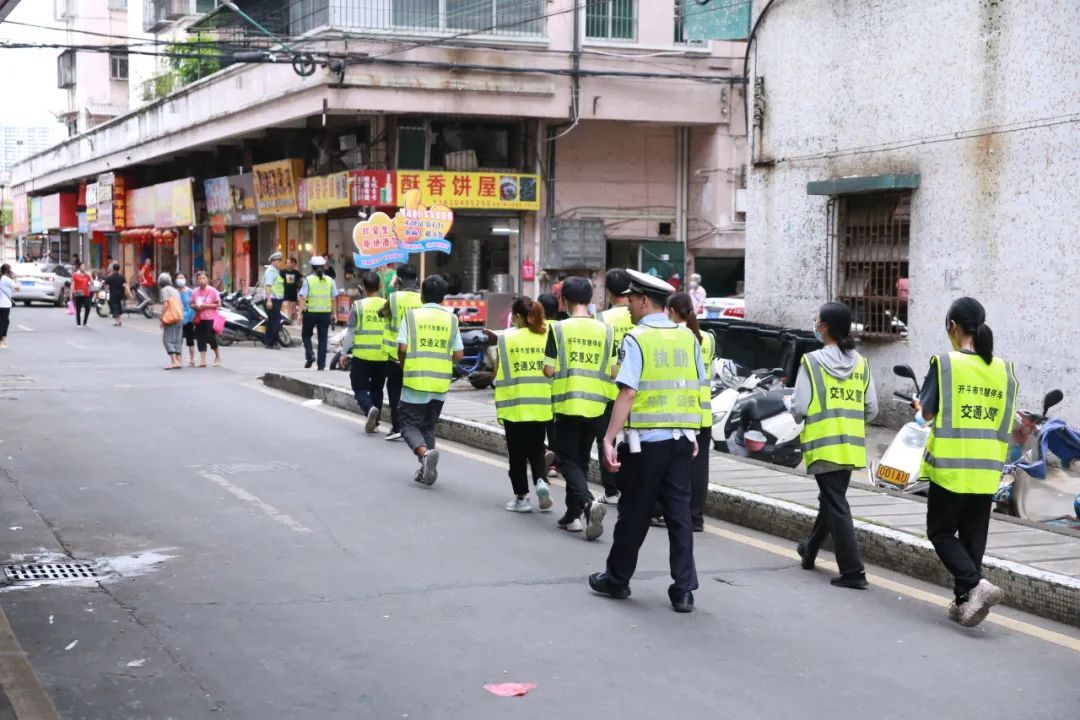 交通义警队授旗建设